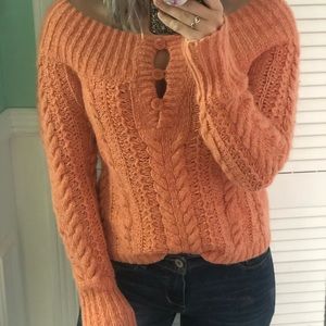 🍭3 for $35 - Beautiful knitted sweater